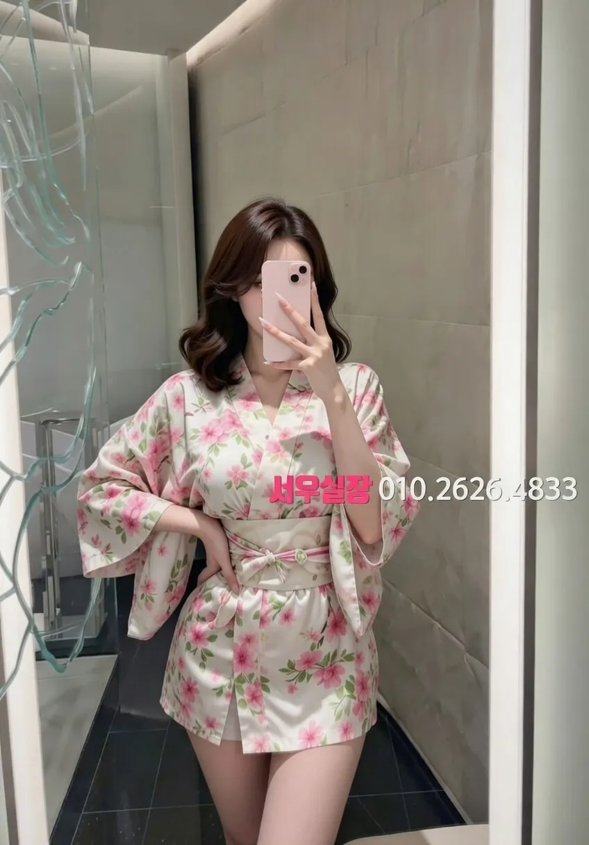 고덕동 가라오케 LED 조명 분위기 전경 고덕동 가라오케 VIP룸 내부 모습